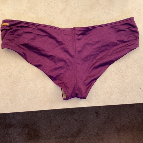 Victoria Secret size M bottoms worn once color is an eggplant - Picture 4 of 5